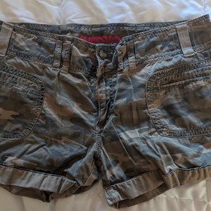 Camoflauge Cargo Shorts in Size 13, low rise